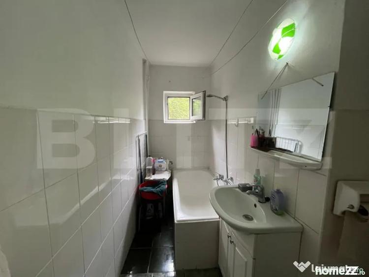 Apartament cu 3 camere semidecomandat în Rogerius