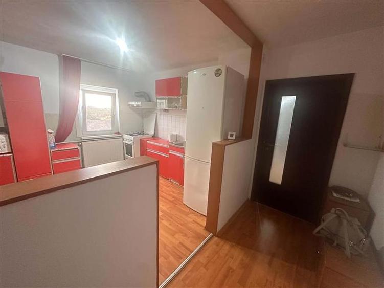 Apartament cu 2 camere semidecomandat, mobilat în Girocului