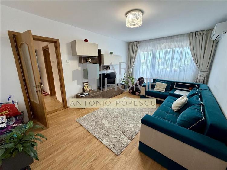 Apartament cu 4 camere decomandat, mobilat în Republicii