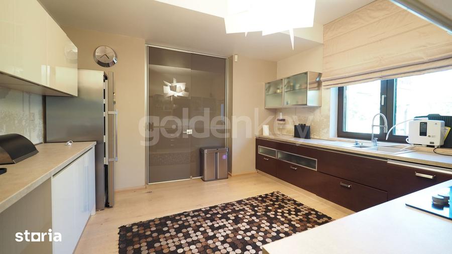 Casă cu 5 camere cu Teren 750 Mp în Central