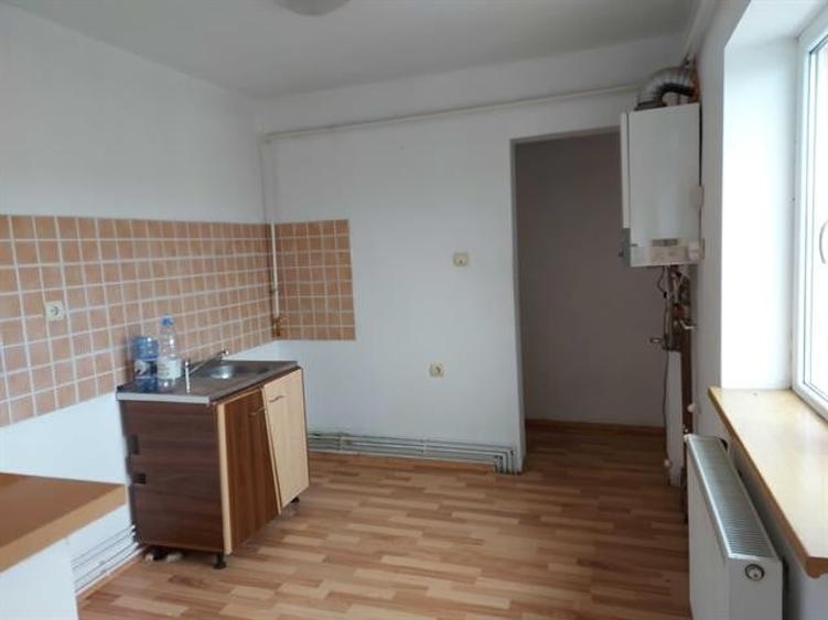 Apartament cu 3 camere decomandat în Găvana 3