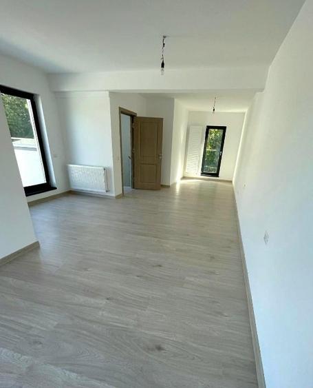 Casă individuală cu 6 camere cu Teren 150 Mp în Tei