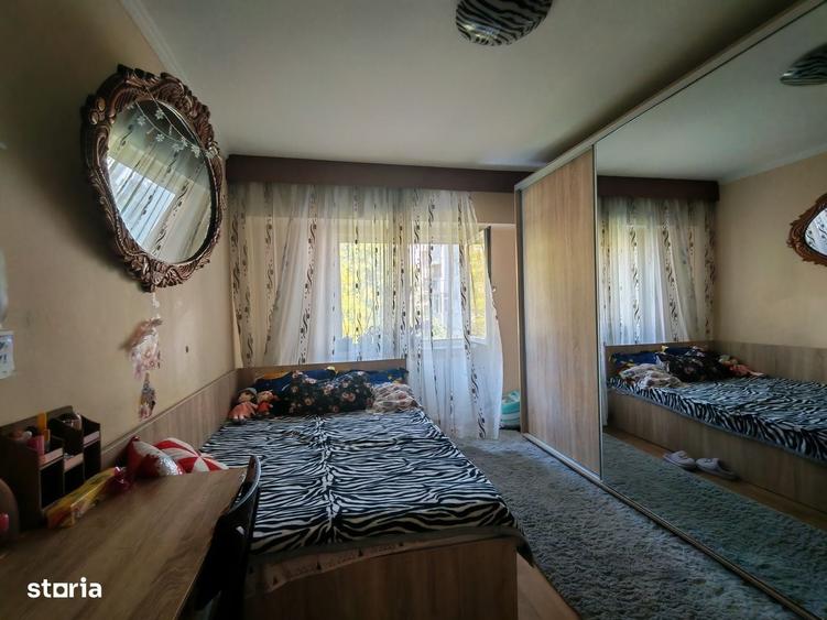 Apartament cu 4 camere decomandat în CET