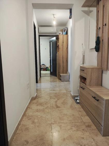 Apartament cu 3 camere decomandat în Poarta 6