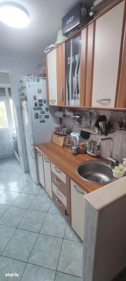Apartament cu 3 camere semidecomandat în Micro 14