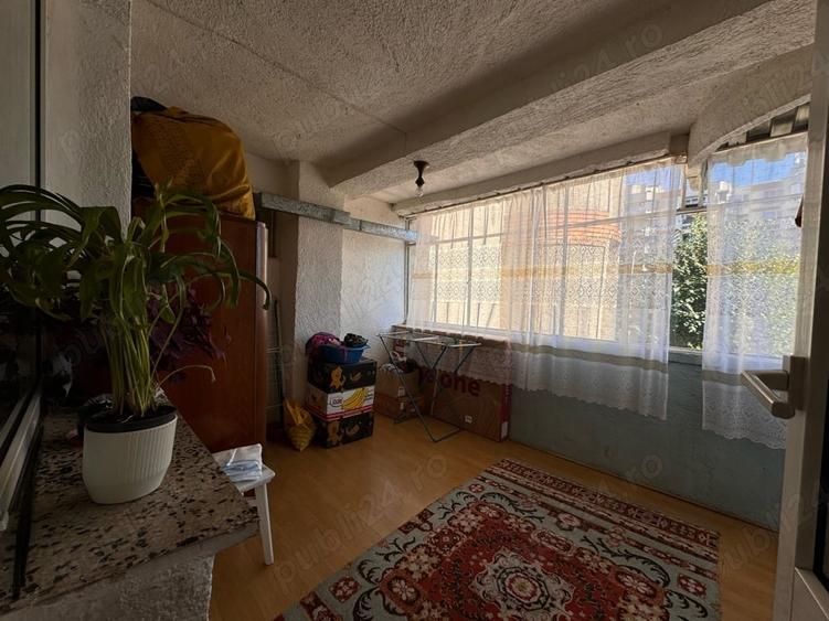 Apartament cu 3 camere decomandat în 22 Decembrie