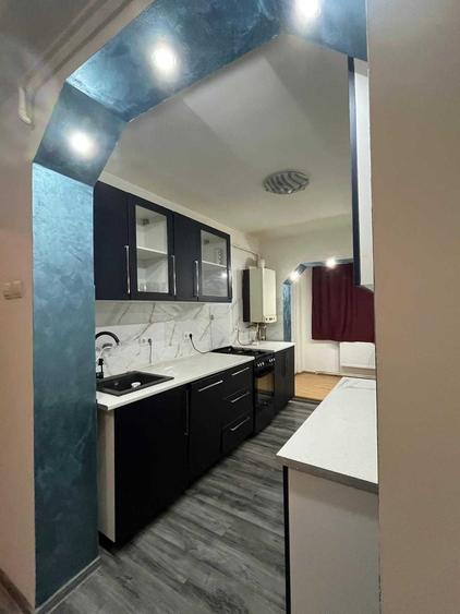 Apartament cu 3 camere semidecomandat în Cetate