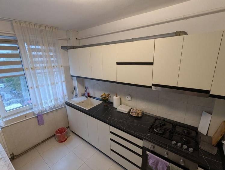 Apartament cu 3 camere decomandat în Alexandru cel Bun