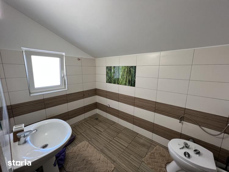 Casă cu 4 camere decomandat cu Teren 250 Mp în Țiglari