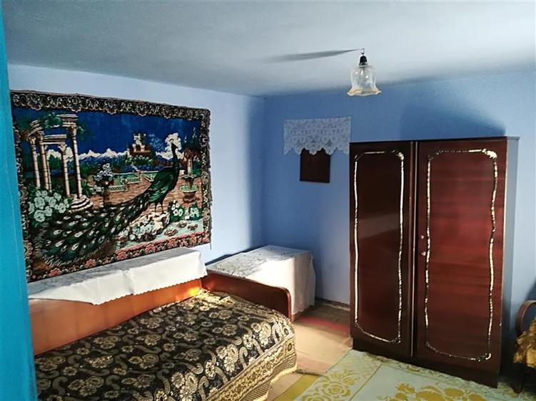 Casă cu 3 camere cu Teren 3600 Mp în Drăgușeni