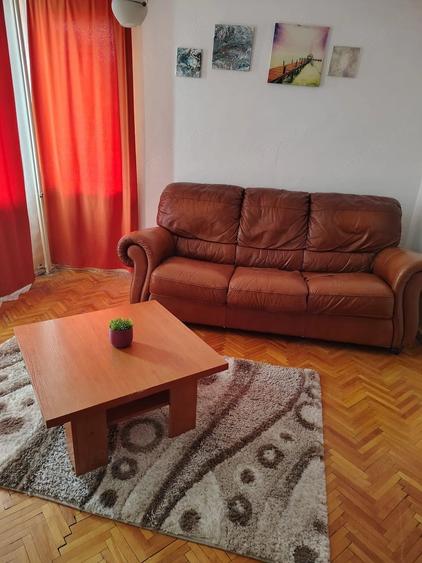 Apartament cu 3 camere decomandat în Spitalul Județean