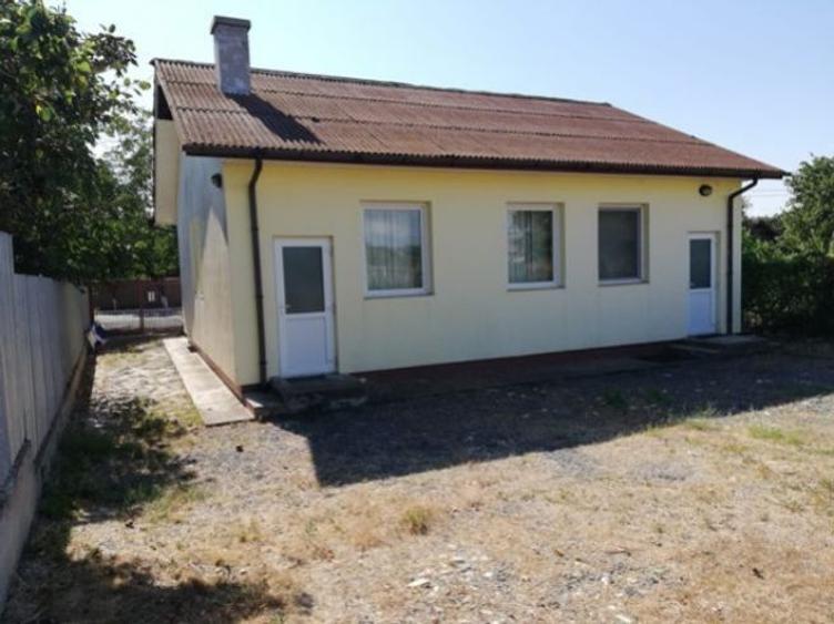 Casă cu 2 camere cu Teren 1700 Mp în Jurilovca