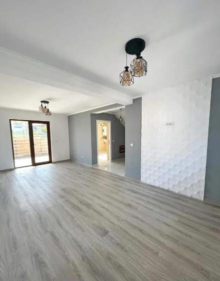 Casă individuală cu 4 camere cu Canalizare în Cug