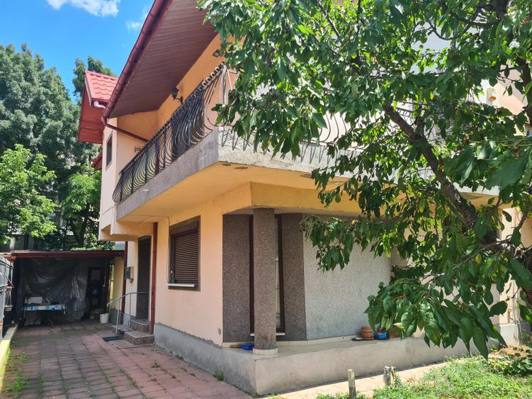 Duplex cu 5 camere cu Canalizare în Militari