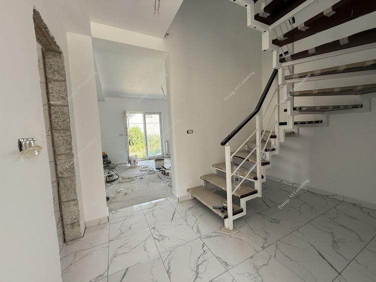 Duplex cu 4 camere cu Canalizare în Șagului