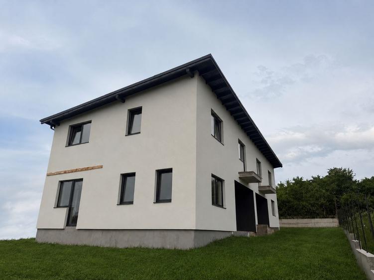 Duplex cu 4 camere cu Teren 250 Mp în Cetate