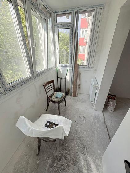 Apartament cu 3 camere decomandat în Berceni