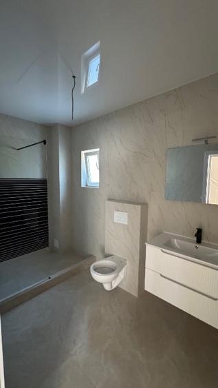 Duplex cu 4 camere cu Canalizare în Est