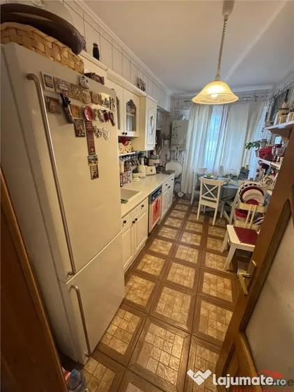 Apartament cu 4 camere decomandat în Ultracentral