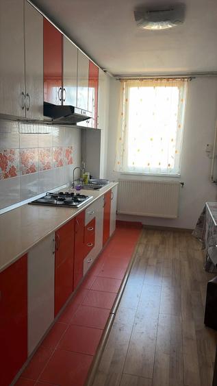 Apartament cu 2 camere semidecomandat în Grădiște