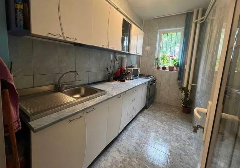 Apartament cu 2 camere semidecomandat în P-ța Muncii