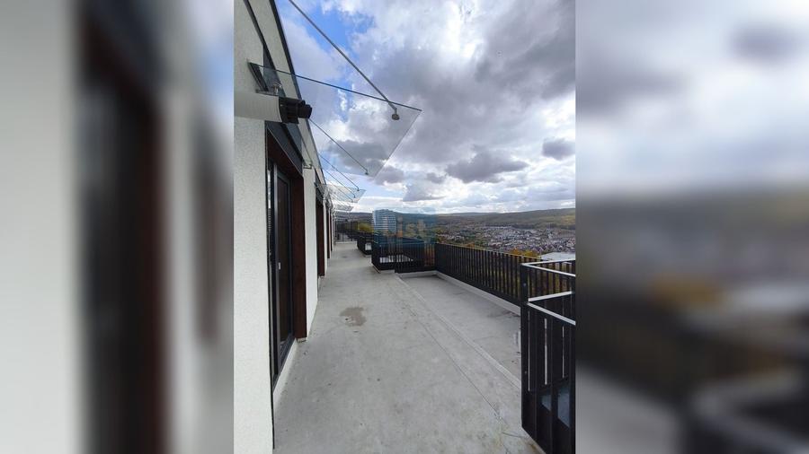 Apartament cu 5 camere semidecomandat în Zorilor
