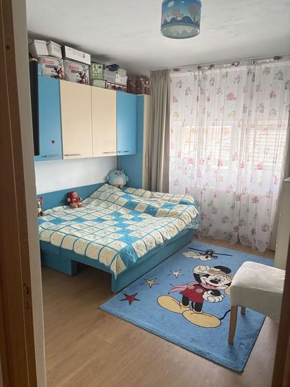 Apartament cu 3 camere decomandat în Florești