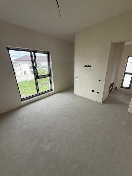 Duplex cu 4 camere cu Canalizare în Florești