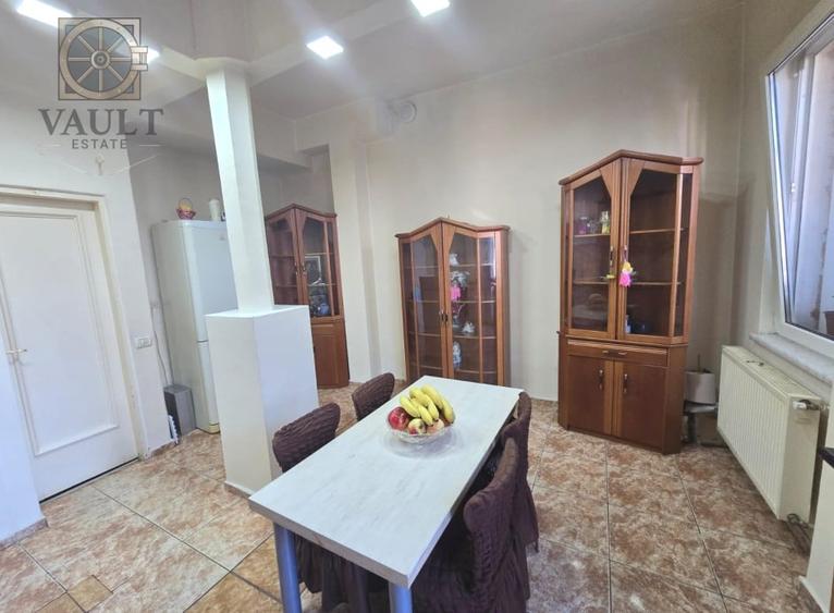 Apartament cu 4 camere semidecomandat, mobilat în P-ța Victoriei