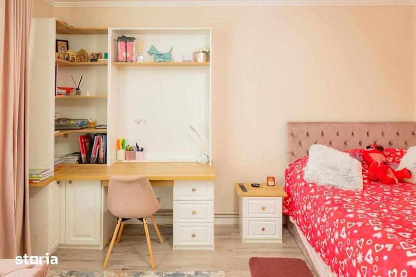 Casă cu 9 camere cu Teren 6600 Mp în Sânmartin