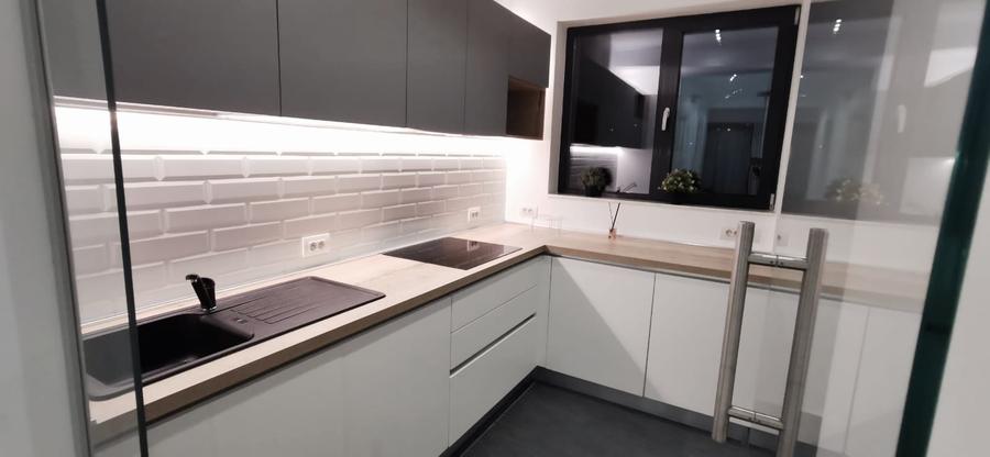 Apartament cu 3 camere decomandat în P-ța Romană