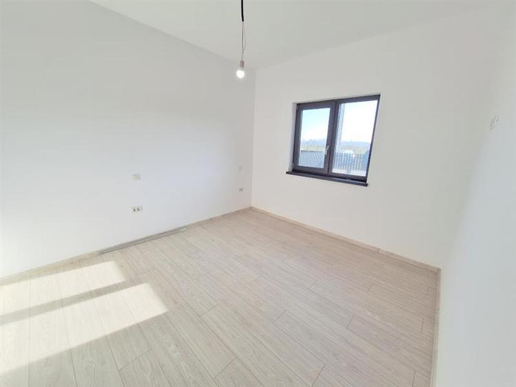 Casă individuală cu 3 camere cu Teren 270 Mp în 9 Mai