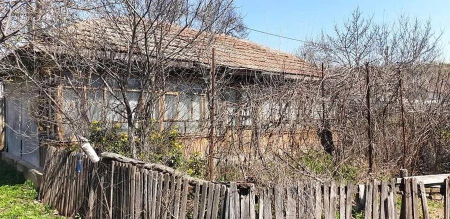 Teren de 1460 mp, în Vâlcele