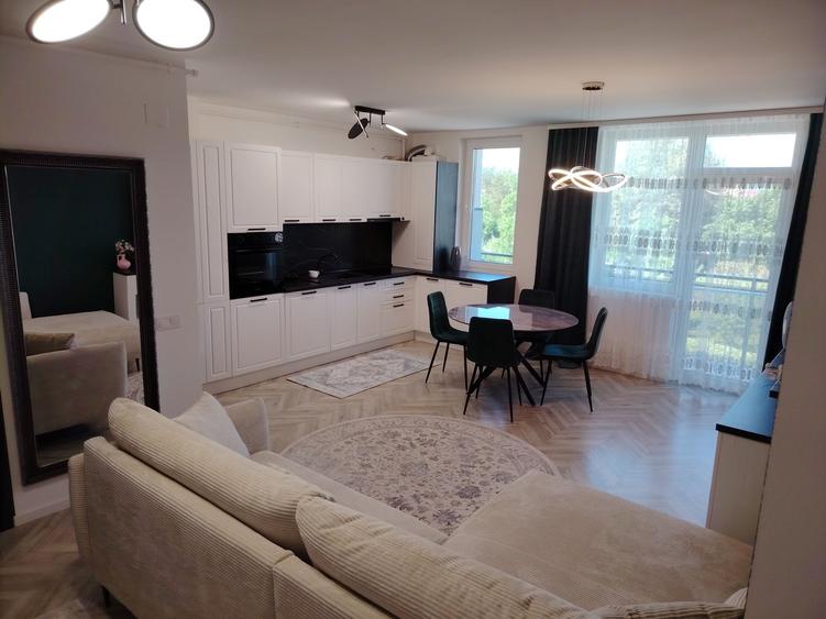 Apartament cu 3 camere decomandat în Florești