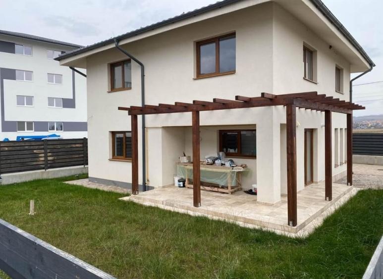 Casă individuală cu 5 camere cu Canalizare în Apahida