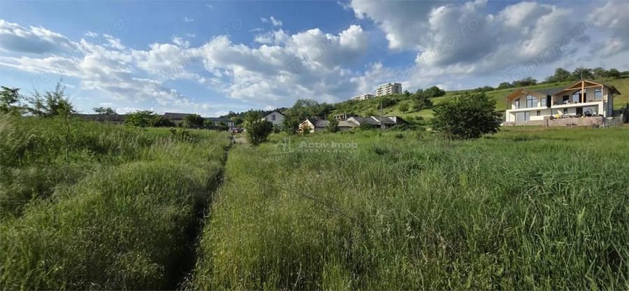Teren de 800 mp, în Valea