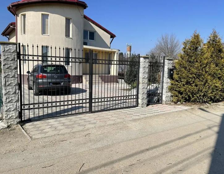 Casă cu 5 camere în Ciorogârla