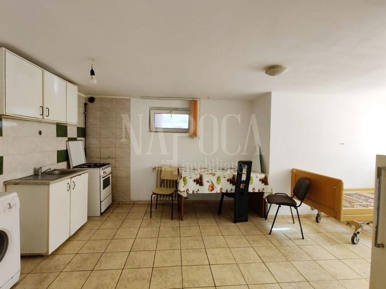 Casă individuală cu 10 camere cu Canalizare în Iris