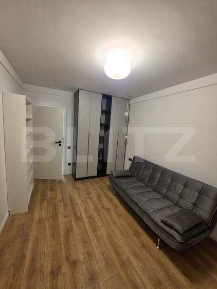 Apartament cu 3 camere semidecomandat, mobilat în Zorilor