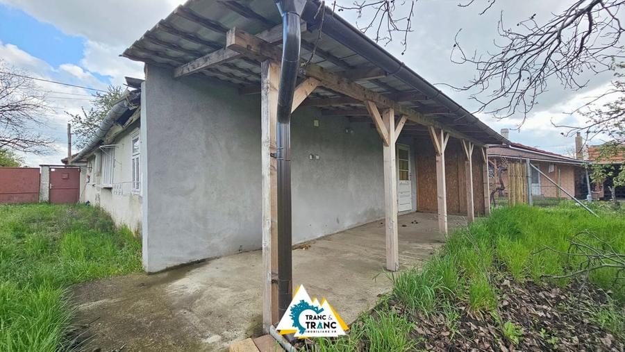 Casă cu 2 camere în stil tradițional, în Iratoșu - 6