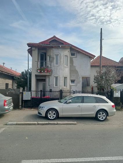 Casă cu Teren 836 Mp în Central