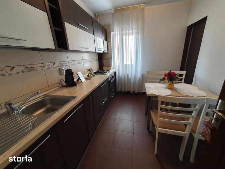 Apartament cu 3 camere decomandat, mobilat în Vitan
