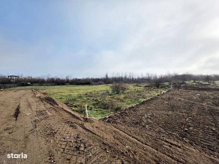 Spațiu comercial, în Titan