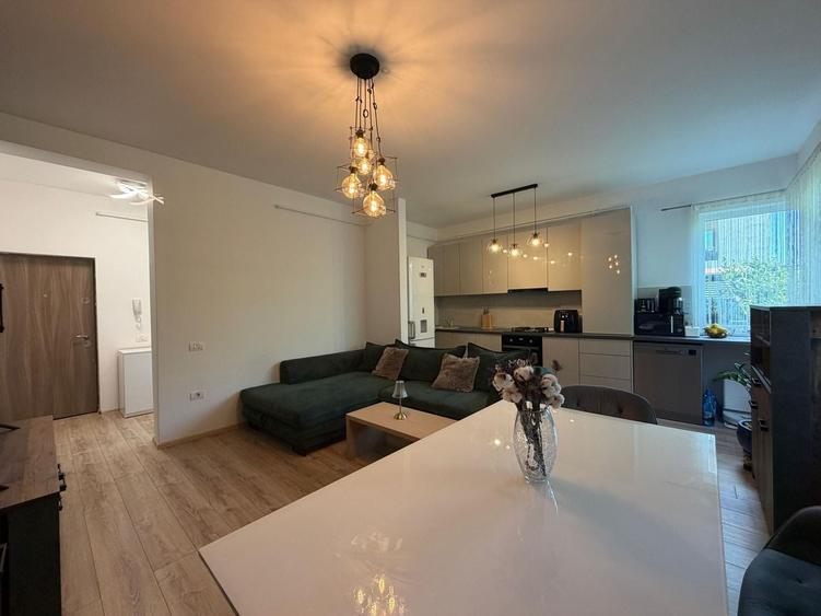 Apartament cu 2 camere decomandat, mobilat în Aradului