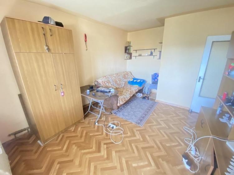 Apartament cu 3 camere decomandat în Rahova