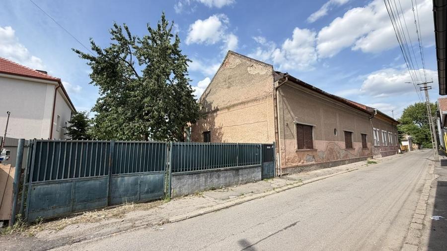Casă individuală cu 5 camere cu Canalizare în Central