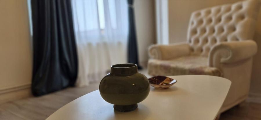 Apartament cu 2 camere semidecomandat, mobilat în Parcul Carol