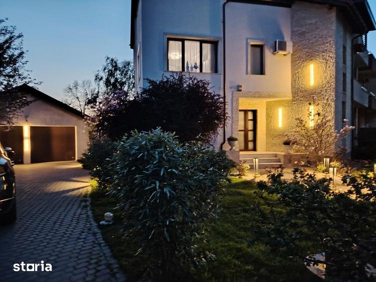Casă cu 7 camere cu Teren 900 Mp în Corbeanca