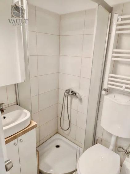 Garsonieră decomandată, mobilată în Unirii