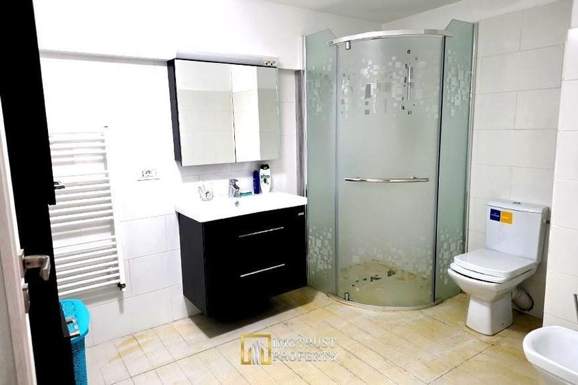 Apartament cu 5 camere decomandat în Ultracentral
